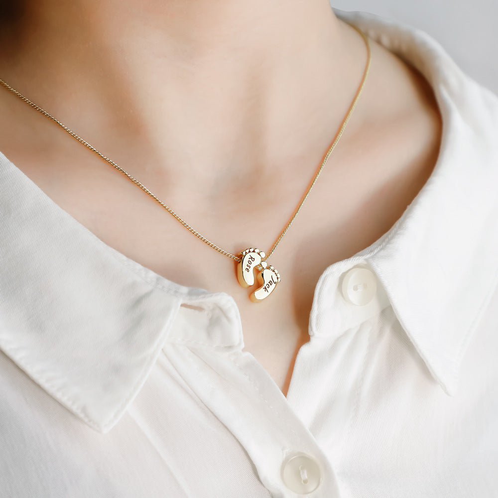 Gold engraved little thick footprint necklace